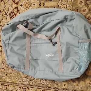 Sportsnew mint duffel bag/ Has pocket for Wet Clothes